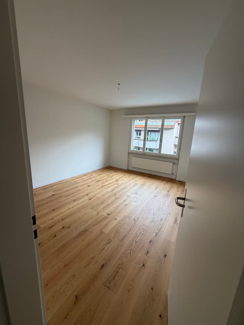 Appartement 3 pièces lumineux avec balcon et piscine à Zürich-Oerlikon (8)