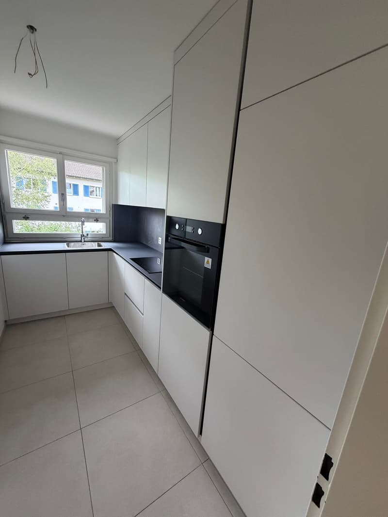 Appartement 3 pièces lumineux avec balcon et piscine à Zürich-Oerlikon (4)