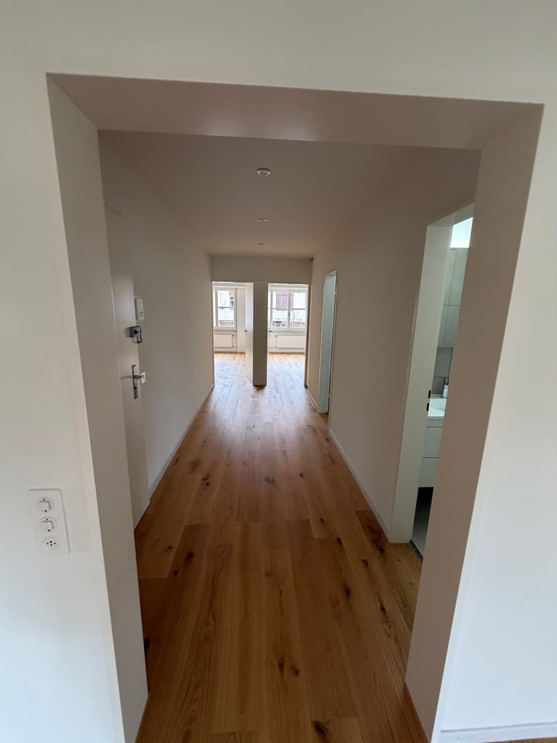 Appartement 3 pièces lumineux avec balcon et piscine à Zürich-Oerlikon (6)
