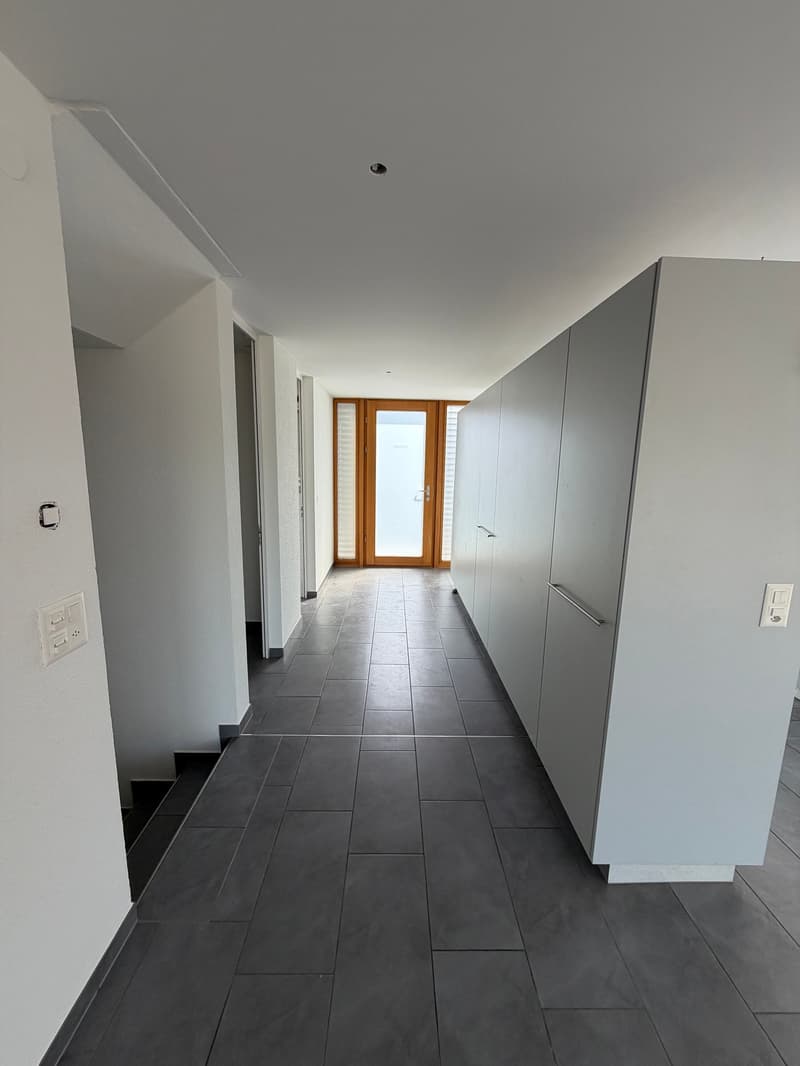 Maison mitoyenne moderne de 5 pièces avec grand jardin et équipement de haute qualité à Abtwil SG (2)