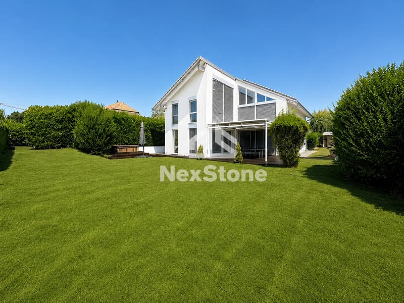 Detached house with 7.5 rooms and beautiful open views of the mountains (1)