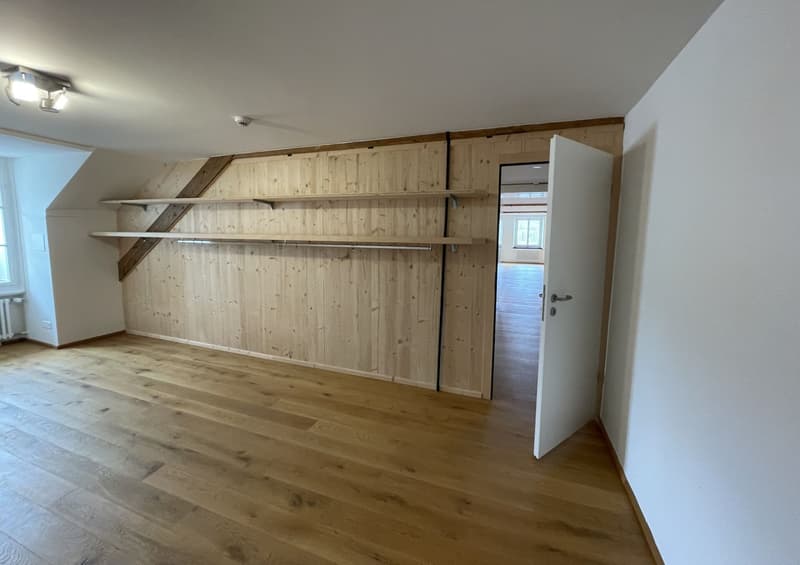 Unterteilter Raum Raum über 39 m² | 3. OG