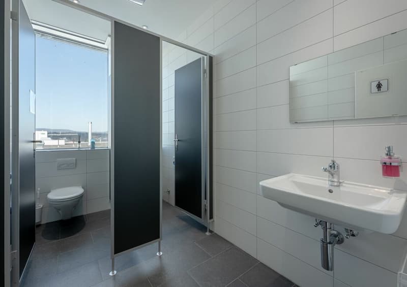 4. OG Toilette mit Aussicht | Industriestrasse 42