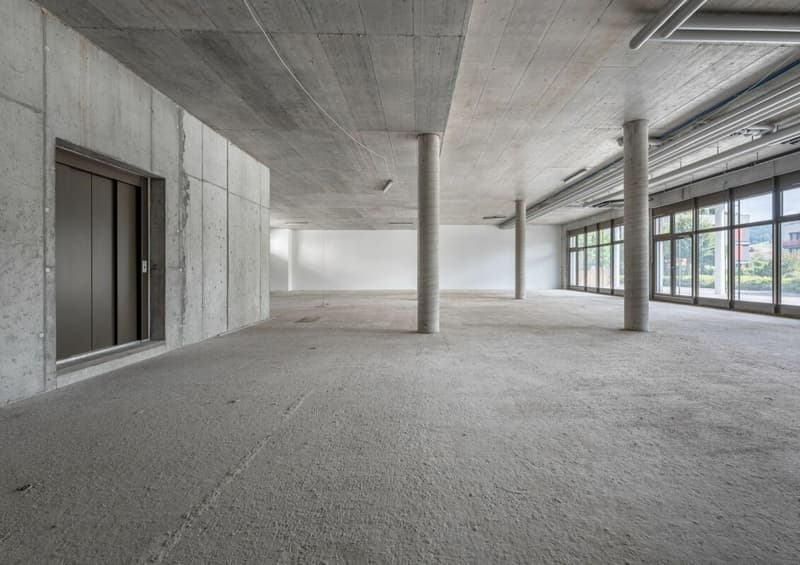 Verkaufsfläche 338 m² mit Unterteilungsmöglichkeiten zB 93 m², 110 m² und 135 m²