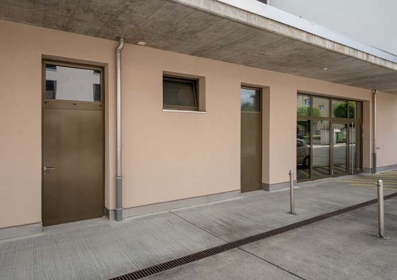 Hintereingang: Dorfstrasse 1302 | Schulstrasse 1303