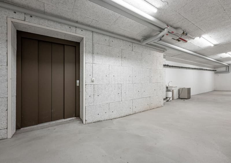 Lager 1. UG 72 m²