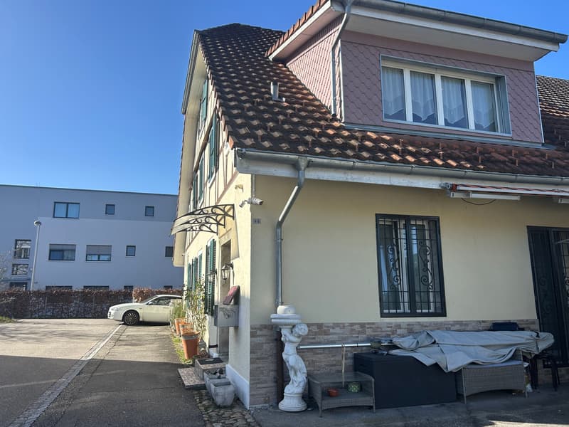 Maison d'angle avec charme de maison de campagne 4,5 pièces au milieu de Deitingen (2)