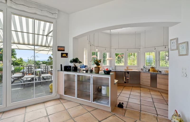 7.5-room terraced house with pool and lake view in Bellerive for sale (6)
