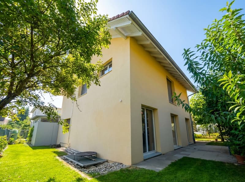 Attractive and characterful 8-room single-family house in Kriegstetten (3)