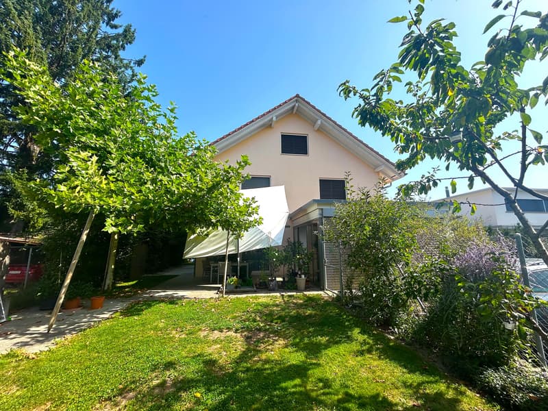 Attractive and characterful 8-room single-family house in Kriegstetten (2)