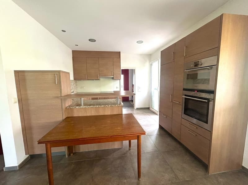 Attractive and characterful 8-room single-family house in Kriegstetten (5)