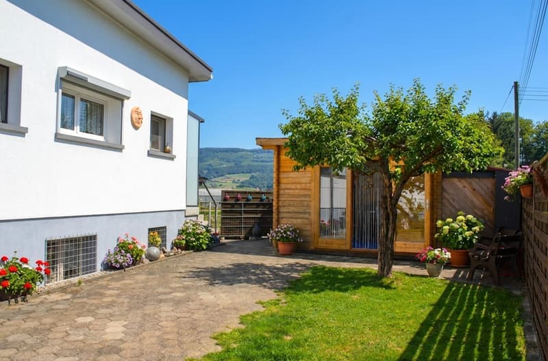 Spacious two-family house with versatile usage possibilities (6)