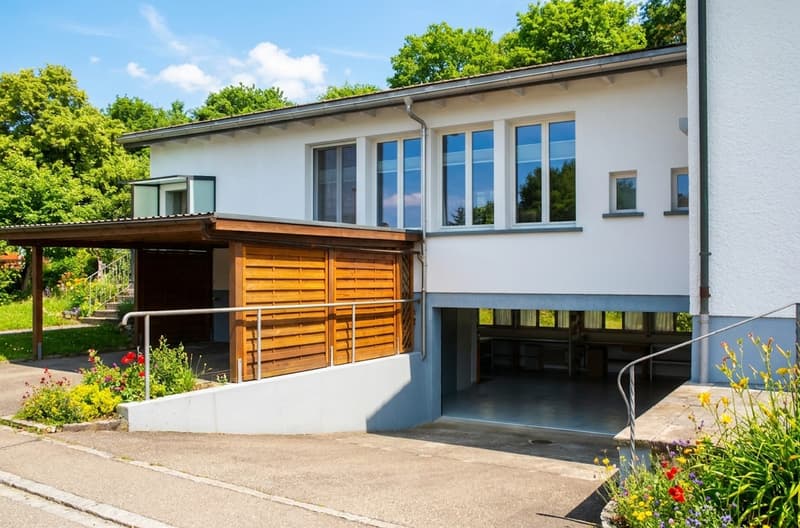 Spacious two-family house with versatile usage possibilities (4)