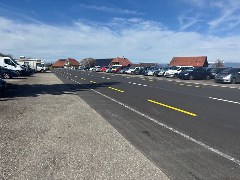 Immeuble résidentiel et commercial rentable, 3 unités, 120 places de parking (3)