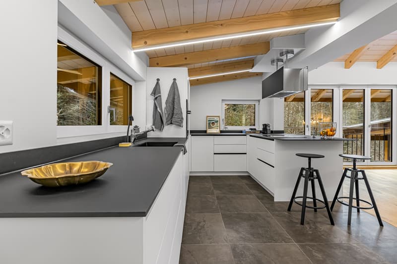 Exclusive solitary property with large surroundings in Goldiwil - sunny & absolutely private (8)
