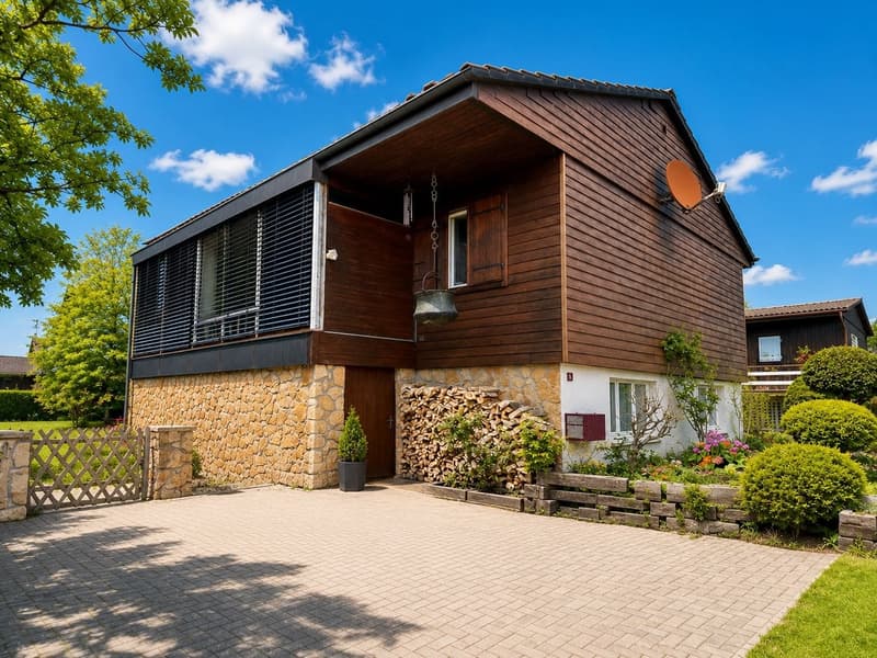 6.5-Room Chalet with Lake View in Chevroux for Sale - 2 Residential Units (2)