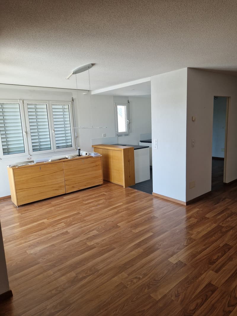 Helle 3.5-Zimmer-Wohnung mit Balkon und Tiefgaragenplatz mit CHF 125.00/Monat (8)