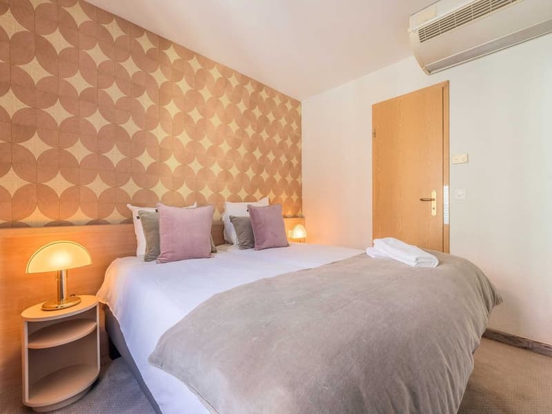 Charming Renovated Studio with Balcony in the Heart of Geneva – Rue Sismondi (5)