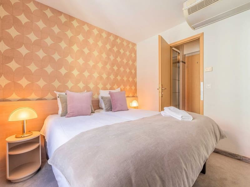 Charming Renovated Studio with Balcony in the Heart of Geneva – Rue Sismondi (10)