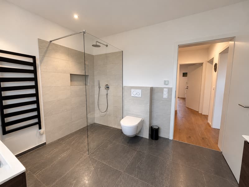 Ihr freistehendes Haus mit Pool: Schule und Kindergarten zu Fuss (8)