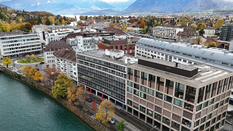 Espace de bureau et commercial central avec vue sur l'Aare (1)
