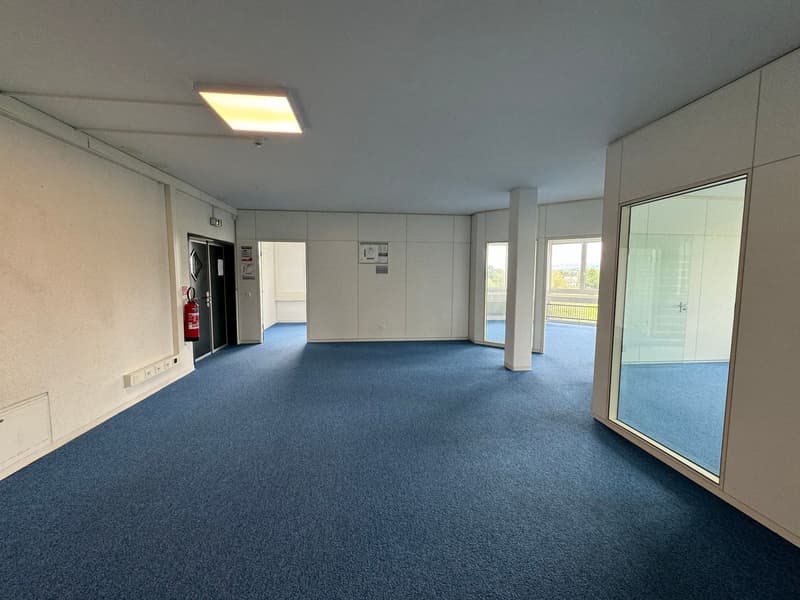 Spacious office and commercial space for rent in Sempach-Station (3)