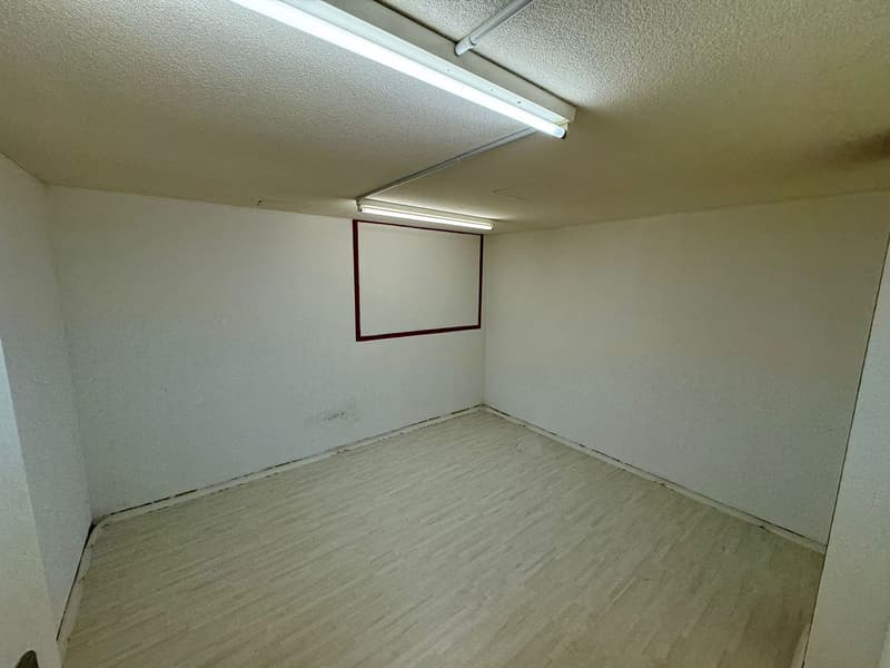 Espace commercial spacieux à louer à Lausen (7)