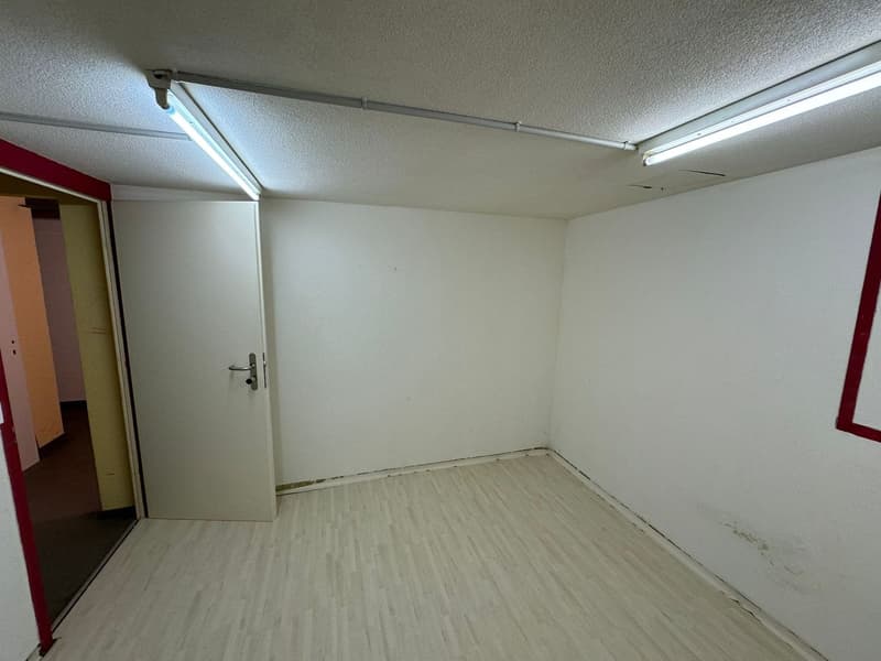 Espace commercial spacieux à louer à Lausen (5)