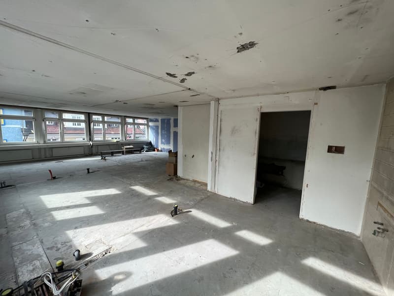 Spazio ufficio e commerciale centrale in costruzione grezza in affitto (5)