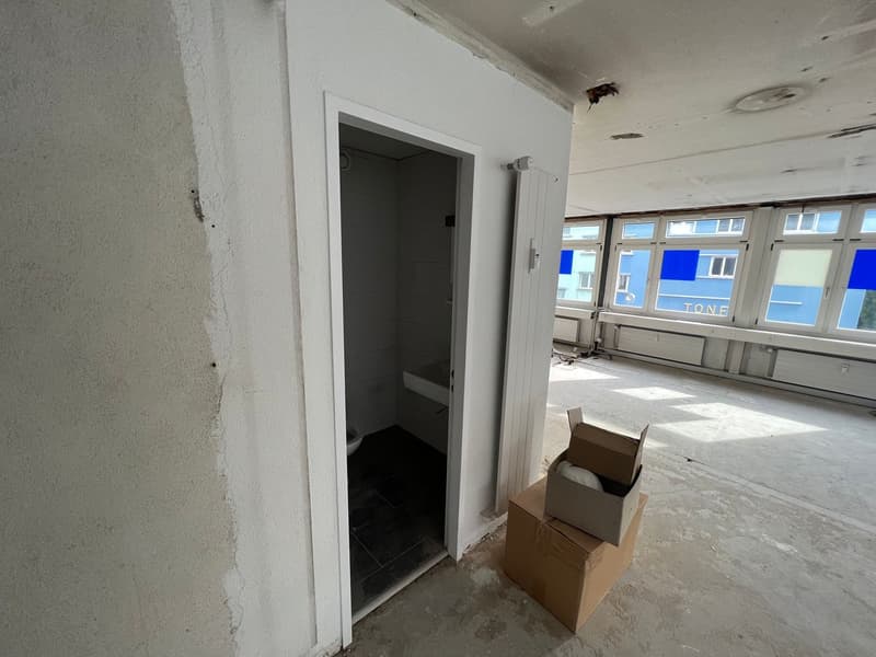 Spazio ufficio e commerciale centrale in costruzione grezza in affitto (10)