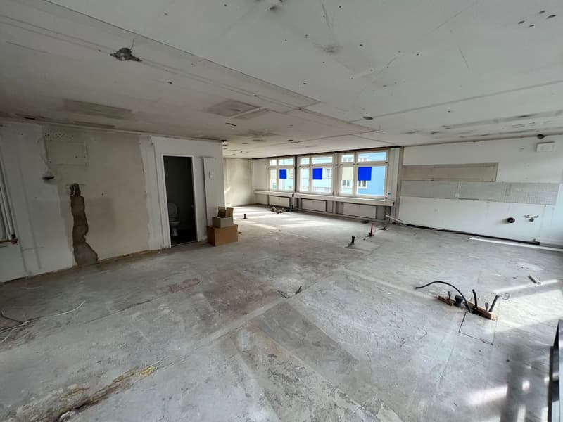 Spazio ufficio e commerciale centrale in costruzione grezza in affitto (2)