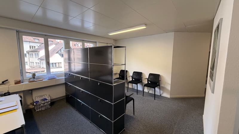 Ampio ufficio e spazio commerciale nel cuore di Liestal (10)