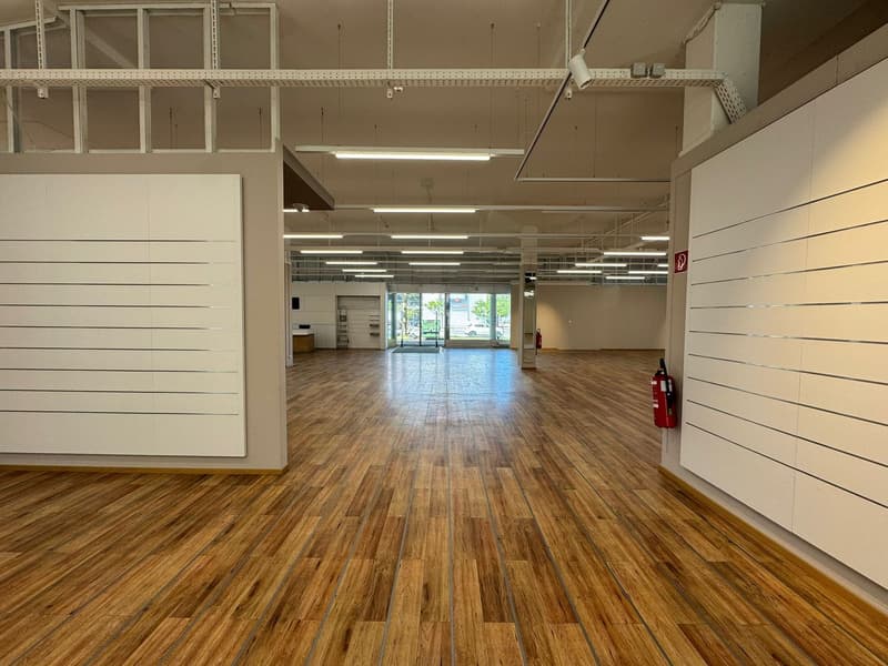 Attractive retail space in the busy center of Dierikon directly on the highway (6)