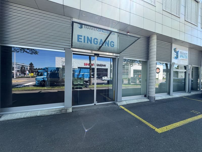 Attractive retail space in the busy center of Dierikon directly on the highway (2)