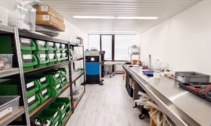 Versatile usable rooms in a central location (8)