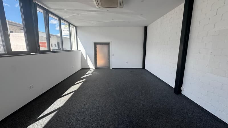 Bureau et espace commercial au rez-de-chaussée à louer (2)