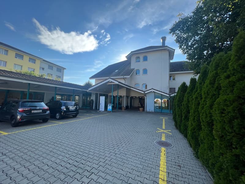 Beautiful sales area for rent in Embrach (1)