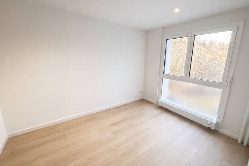 Geräumige 4.5-Zimmer-Wohnung im Herzen von Le Locle (2)