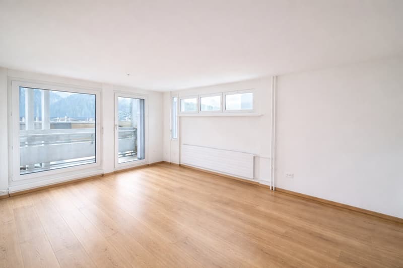 Charmantes 2.5-Zimmer-Wohnung im Herzen von Le Locle (2)