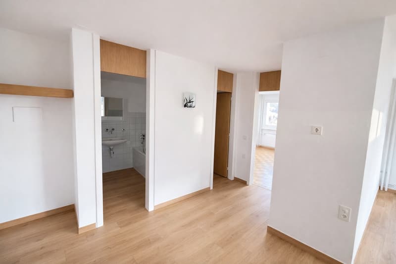 Charmantes 2.5-Zimmer-Wohnung im Herzen von Le Locle (3)