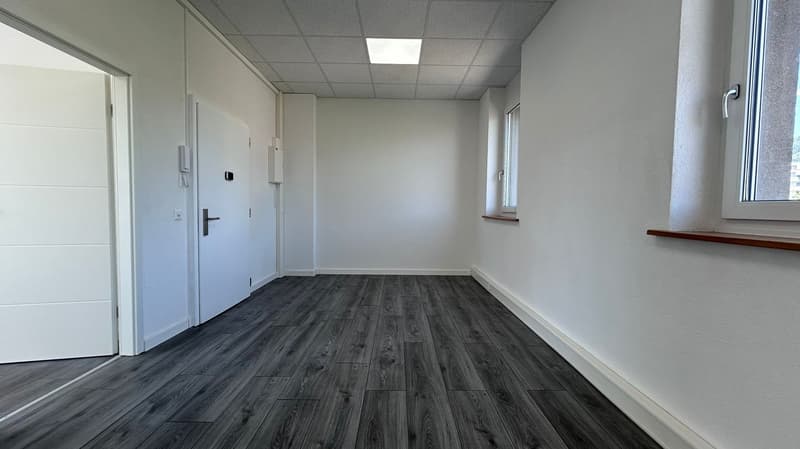 In affitto – Locale commerciale/uffici di circa 62 m² nel centro di Delémont (21)