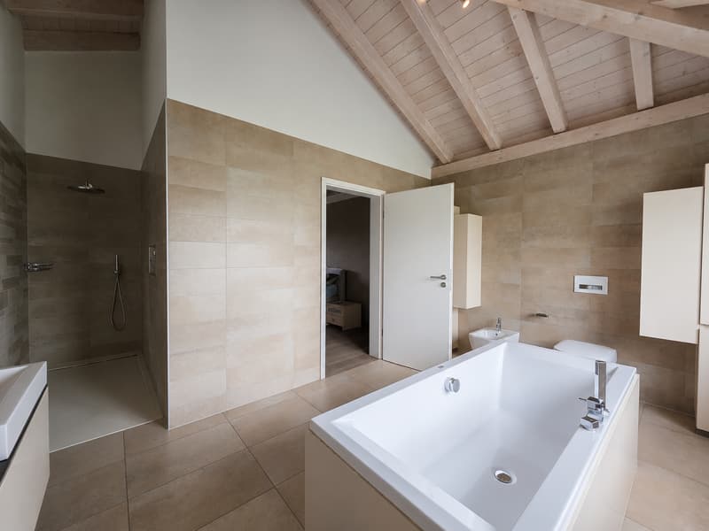 Splendid individual villa with 7.5 rooms, wellness area and pool (17)
