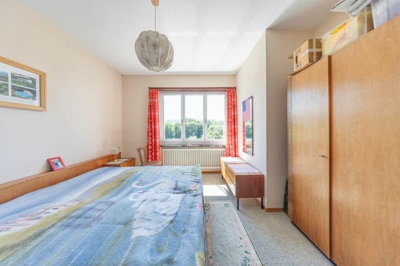 Große Villa mit drei Wohnungen, Pool und freier Aussicht (18)