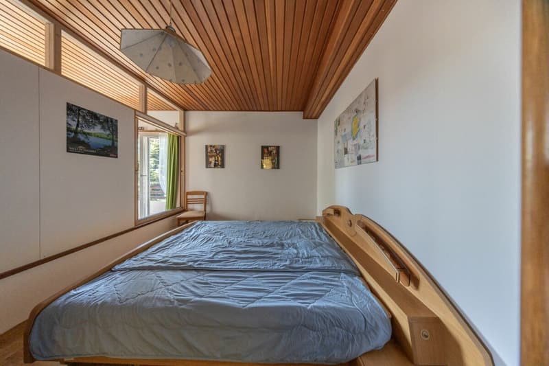 Große Villa mit drei Wohnungen, Pool und freier Aussicht (22)