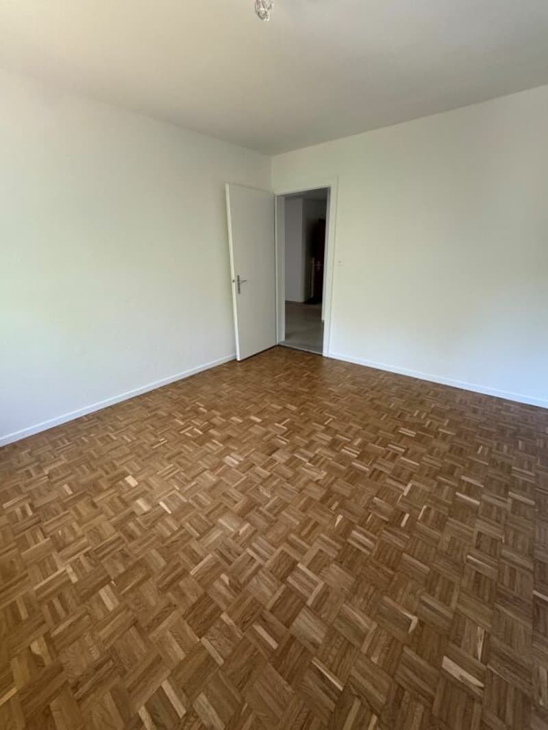 Appartement de 3.5 pièces entièrement rénové au 3ème étage (5)