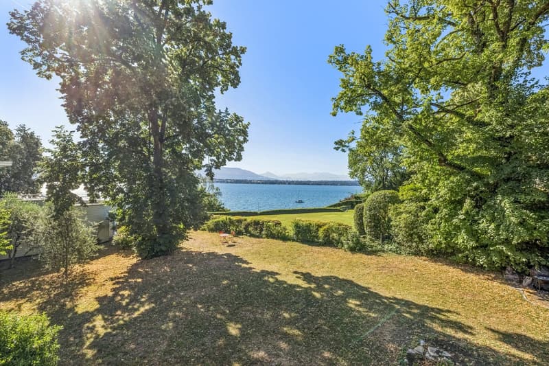 A character property with a lake view (1)