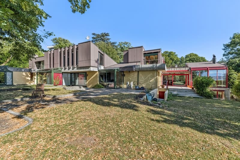 A character property with a lake view (5)