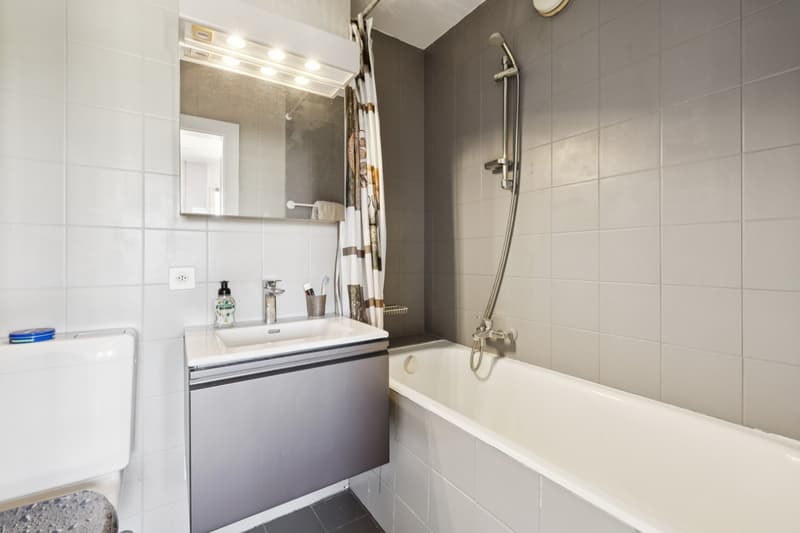 Salle de bain attenante à la deuxième chambre