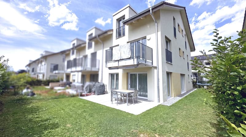 Maison mitoyenne moderne de 6,5 pièces avec jardin de 146 m2 à Waltenschwil (1)