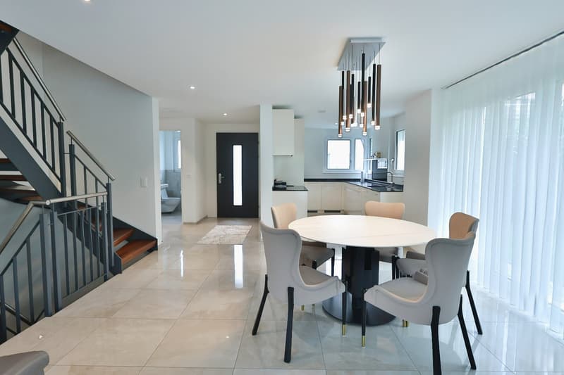 Maison mitoyenne moderne de 6,5 pièces avec jardin de 146 m2 à Waltenschwil (4)